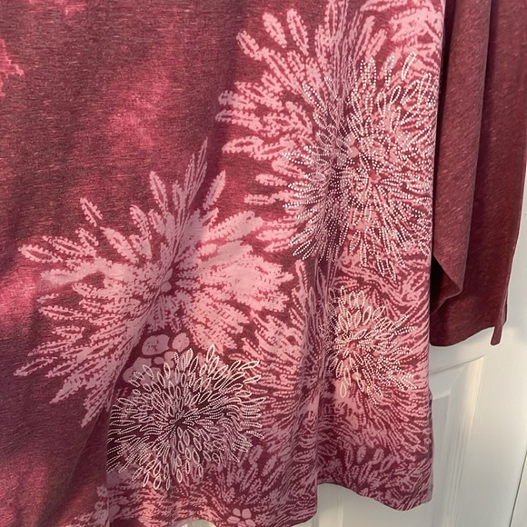 Ave Leisure- Floral Design Tee- 30/32 - Picture 5 of 6